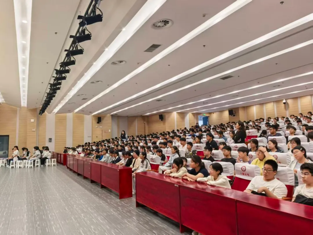 初二不松懈,青春不留白|八年级主题年级大会圆满举行-第16张图片-四季读书网