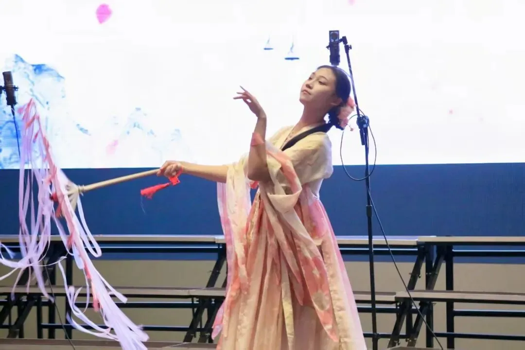 声燃初二韶华,唱响少年山海|西昌天立初二年级班歌比赛-第20张图片-四季读书网