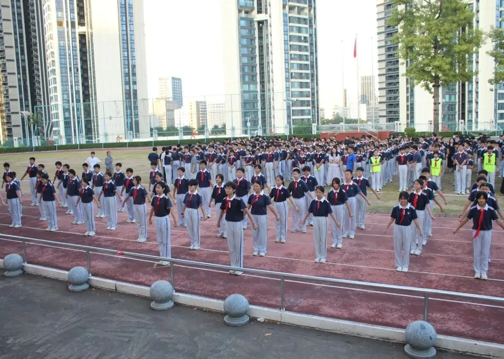 拳砺少年志 热血筑国防|珠海市湾仔中学初二年级军体拳比赛圆满落幕-第15张图片-四季读书网 拳砺少年志 热血筑国防|珠海市湾仔中学初二年级军体拳比赛圆满落幕-第15张图片-四季读书网