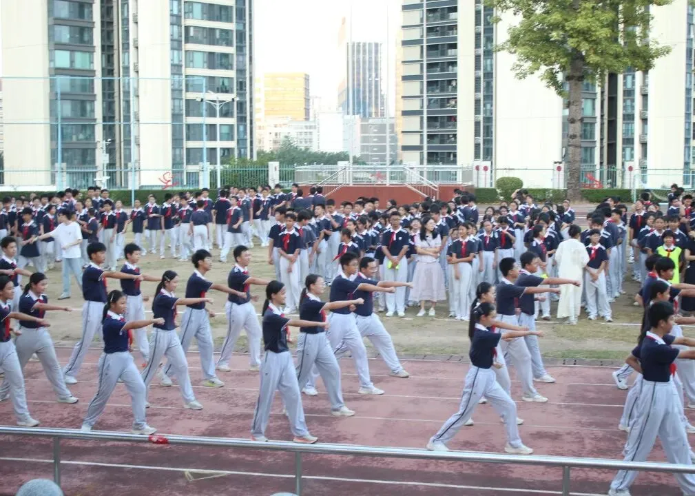 拳砺少年志 热血筑国防|珠海市湾仔中学初二年级军体拳比赛圆满落幕-第17张图片-四季读书网 拳砺少年志 热血筑国防|珠海市湾仔中学初二年级军体拳比赛圆满落幕-第17张图片-四季读书网