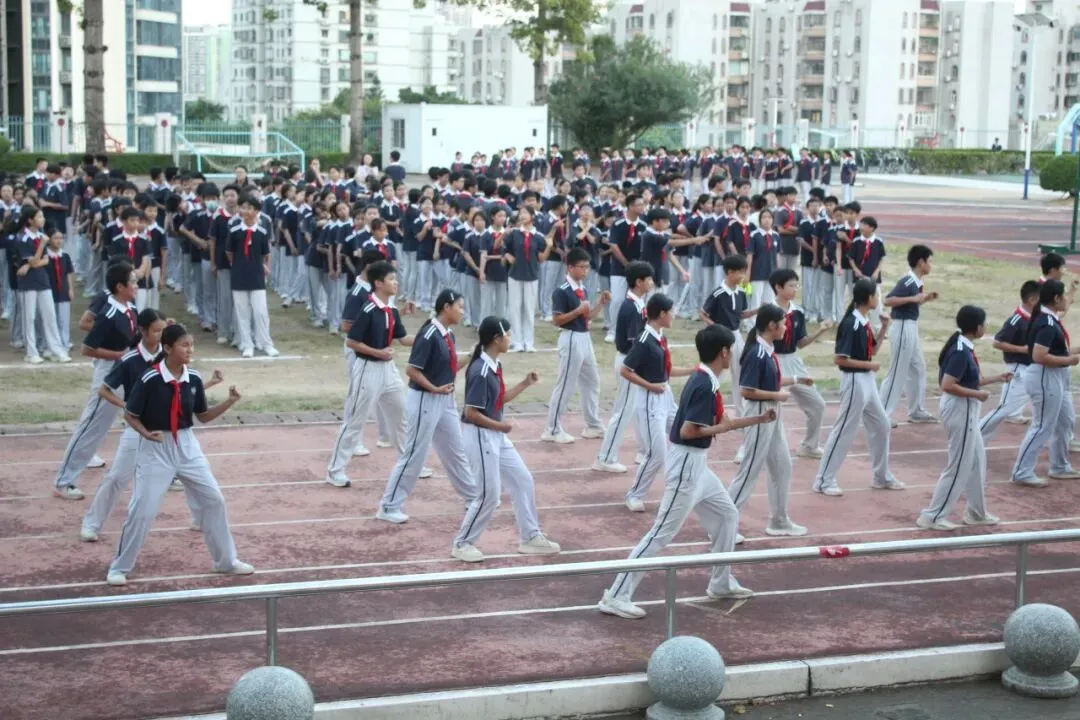 拳砺少年志 热血筑国防|珠海市湾仔中学初二年级军体拳比赛圆满落幕-第23张图片-四季读书网 拳砺少年志 热血筑国防|珠海市湾仔中学初二年级军体拳比赛圆满落幕-第23张图片-四季读书网