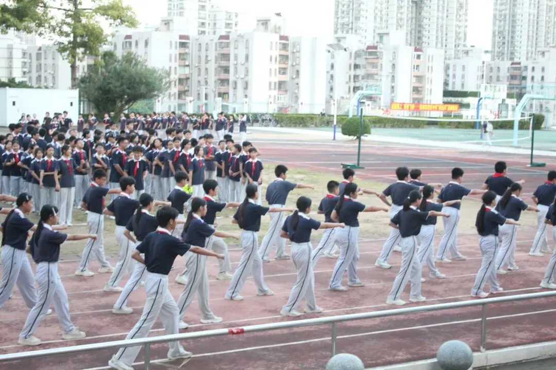 拳砺少年志 热血筑国防|珠海市湾仔中学初二年级军体拳比赛圆满落幕-第24张图片-四季读书网 拳砺少年志 热血筑国防|珠海市湾仔中学初二年级军体拳比赛圆满落幕-第24张图片-四季读书网