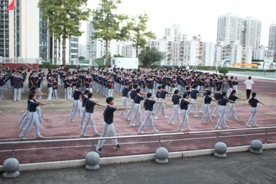 拳砺少年志 热血筑国防|珠海市湾仔中学初二年级军体拳比赛圆满落幕-第25张图片-四季读书网 拳砺少年志 热血筑国防|珠海市湾仔中学初二年级军体拳比赛圆满落幕-第25张图片-四季读书网