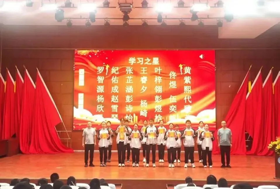 聚力初三,笃行致远——团结学校九年级中考动员大会圆满举行-第16张图片-四季读书网 聚力初三,笃行致远——团结学校九年级中考动员大会圆满举行-第16张图片-四季读书网