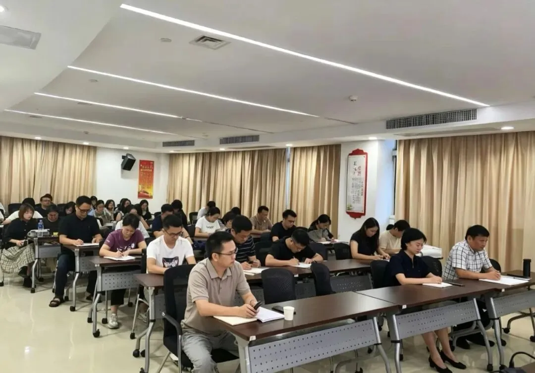 泉州一中召开2026届中考复盘分析交流会-第2张图片-四季读书网 泉州一中召开2026届中考复盘分析交流会-第2张图片-四季读书网