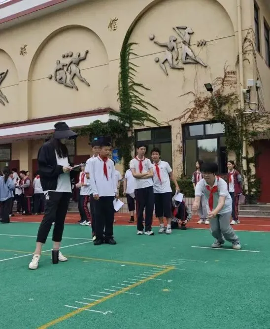 【初三年级乐动比赛日】哨声一响,初三操场热闹了-第12张图片-四季读书网 【初三年级乐动比赛日】哨声一响,初三操场热闹了-第12张图片-四季读书网