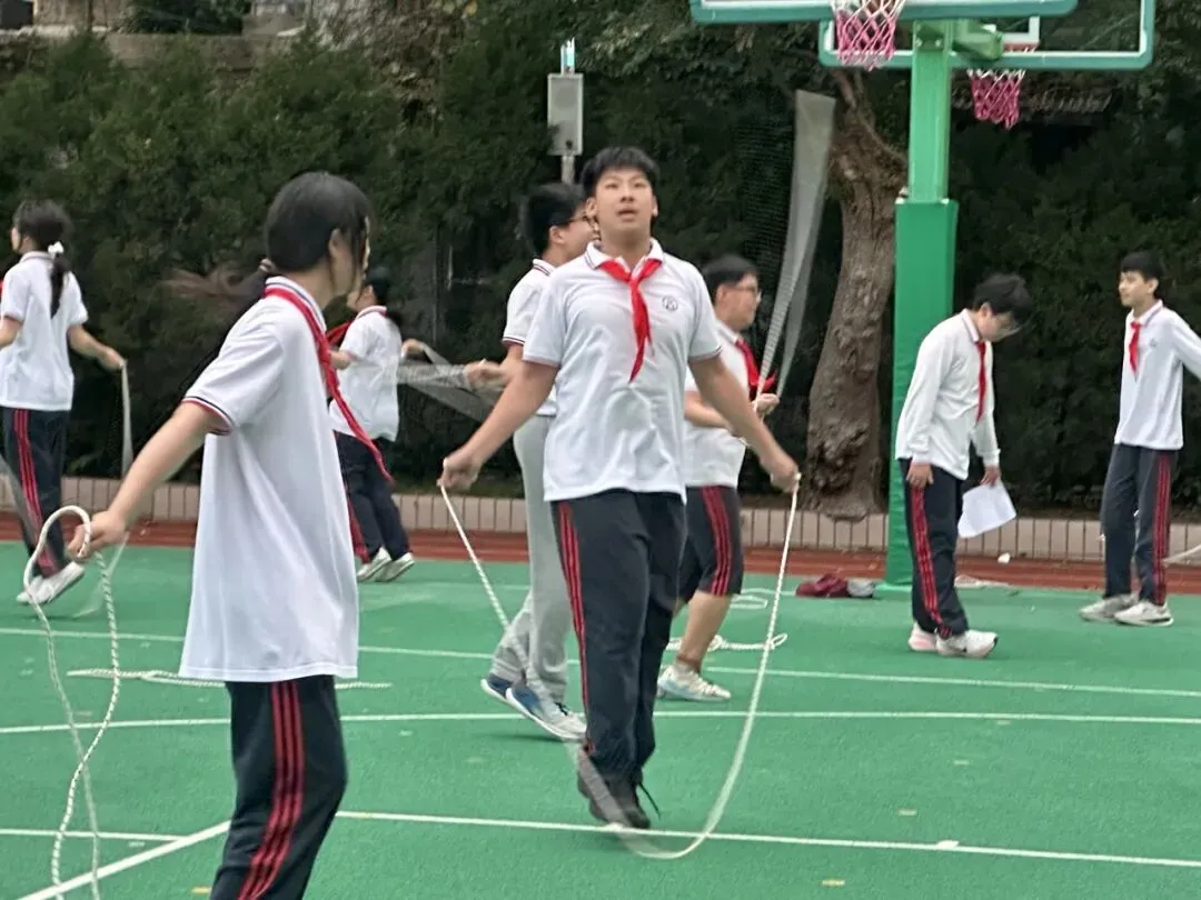 【初三年级乐动比赛日】哨声一响,初三操场热闹了-第48张图片-四季读书网 【初三年级乐动比赛日】哨声一响,初三操场热闹了-第48张图片-四季读书网