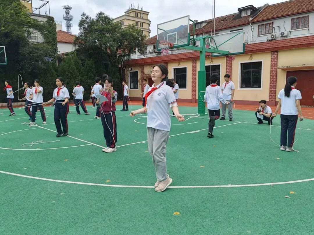 【初三年级乐动比赛日】哨声一响,初三操场热闹了-第49张图片-四季读书网 【初三年级乐动比赛日】哨声一响,初三操场热闹了-第49张图片-四季读书网