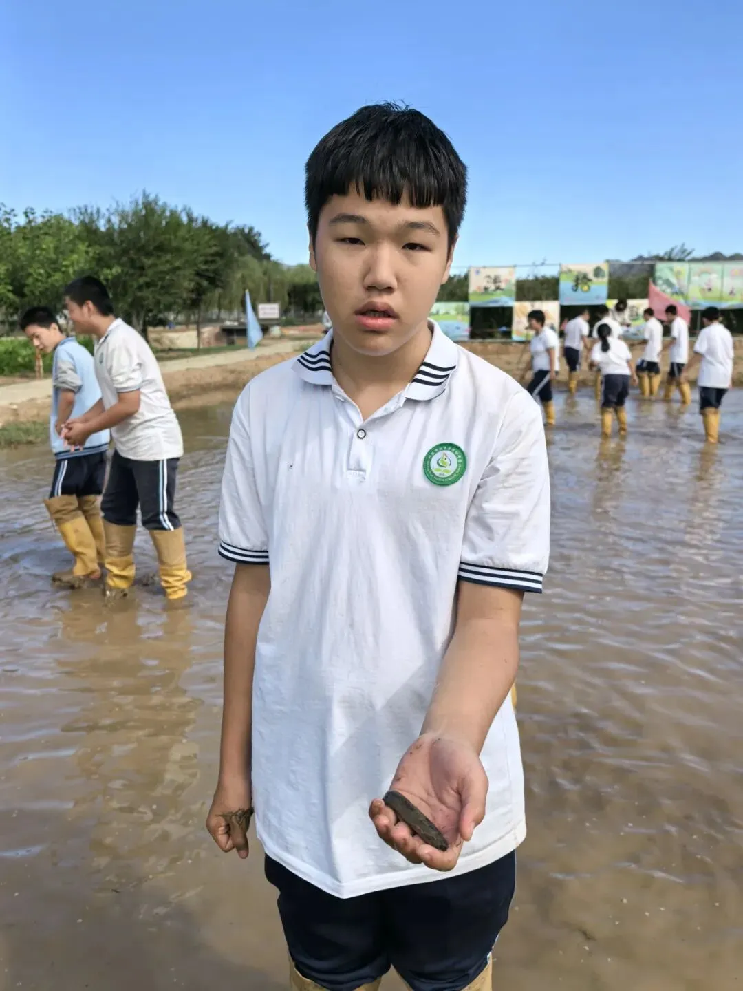 躬耕田野间 砺志少年行——桥梓中学初二年级兆丰小麦科创园研学纪实-第23张图片-四季读书网