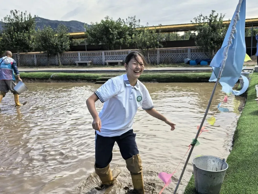 躬耕田野间 砺志少年行——桥梓中学初二年级兆丰小麦科创园研学纪实-第25张图片-四季读书网
