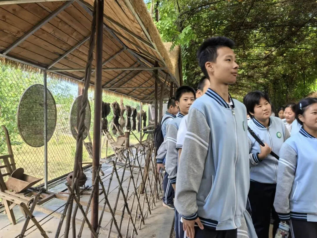 躬耕田野间 砺志少年行——桥梓中学初二年级兆丰小麦科创园研学纪实-第42张图片-四季读书网