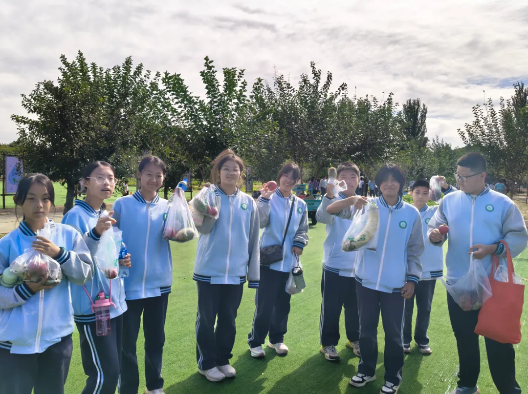 躬耕田野间 砺志少年行——桥梓中学初二年级兆丰小麦科创园研学纪实-第55张图片-四季读书网