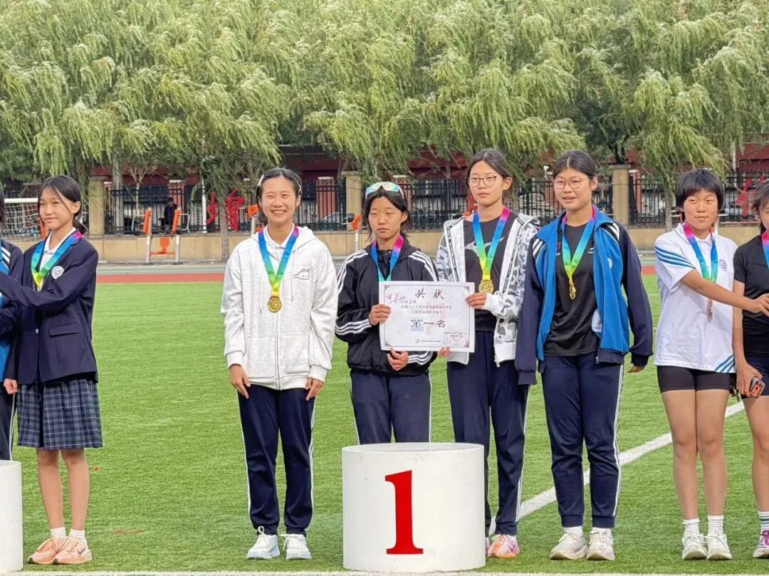 驰骋赛场展风采,热血青春绽芳华——初二铭恩2班运动会-第10张图片-四季读书网