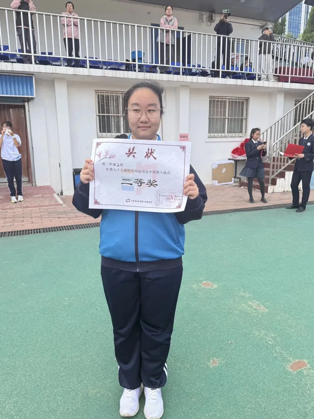 驰骋赛场展风采,热血青春绽芳华——初二铭恩2班运动会-第11张图片-四季读书网