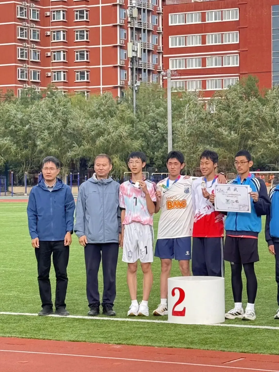 驰骋赛场展风采,热血青春绽芳华——初二铭恩2班运动会-第12张图片-四季读书网