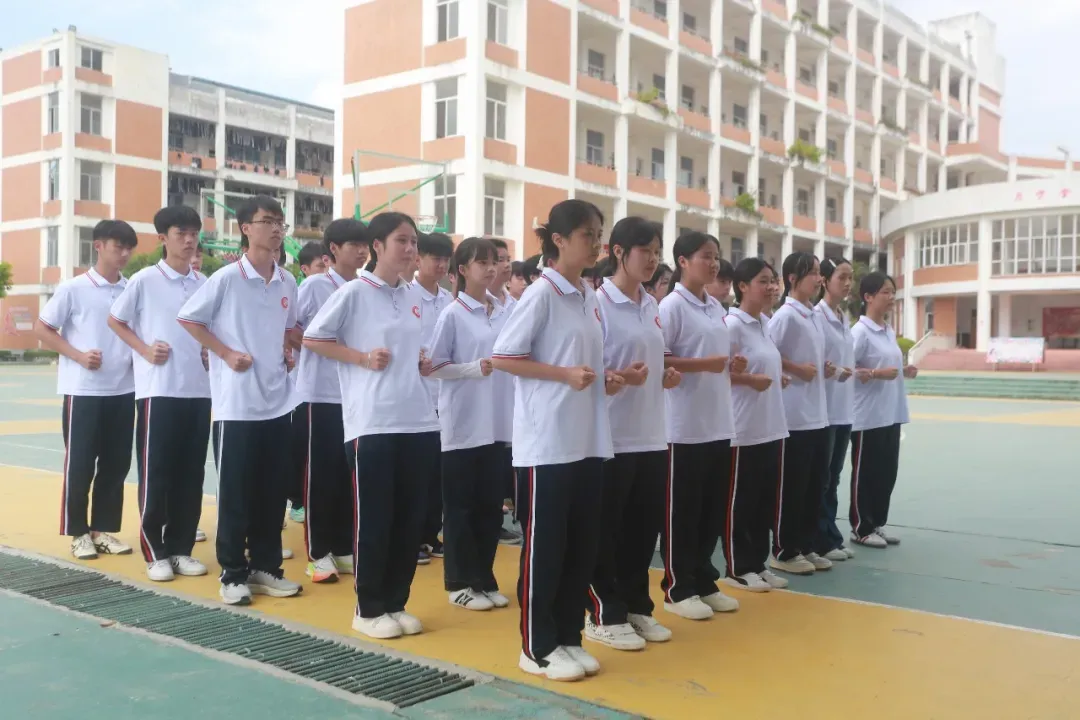启德中学初二年级举办红歌合唱比赛-第13张图片-四季读书网
