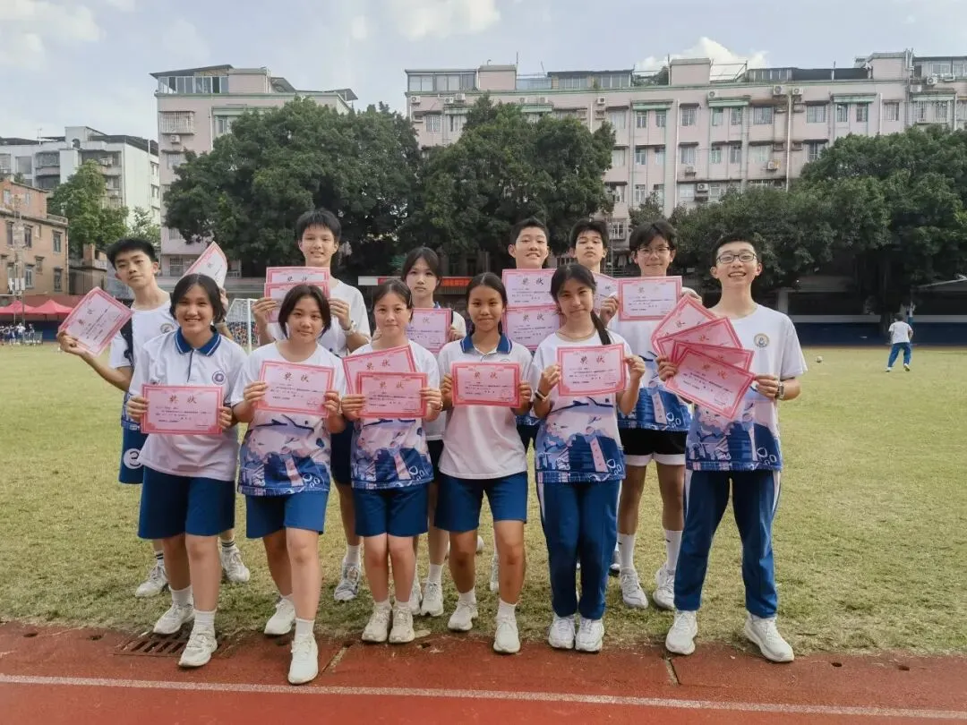 青春向赛场 一起向未来|初三阳社八班校运会精彩回顾-第37张图片-四季读书网 青春向赛场 一起向未来|初三阳社八班校运会精彩回顾-第37张图片-四季读书网