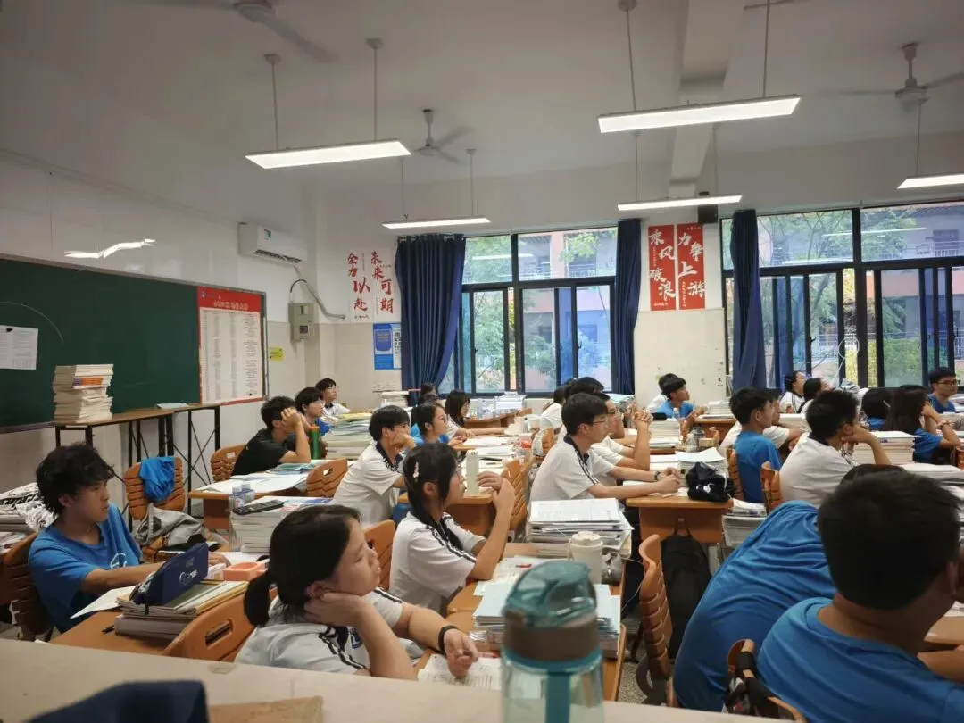 高考倒计时256天 成年人的清醒:热忱可贵,更要守住相处的边界-第1张图片-四季读书网