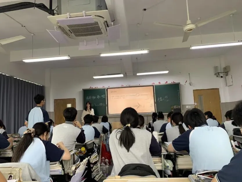 循高考方向,探课堂本真|专家莅临领航,语文教研精准赋能高考-第2张图片-四季读书网 循高考方向,探课堂本真|专家莅临领航,语文教研精准赋能高考-第2张图片-四季读书网