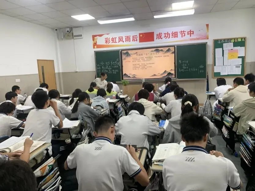 循高考方向,探课堂本真|专家莅临领航,语文教研精准赋能高考-第9张图片-四季读书网 循高考方向,探课堂本真|专家莅临领航,语文教研精准赋能高考-第9张图片-四季读书网