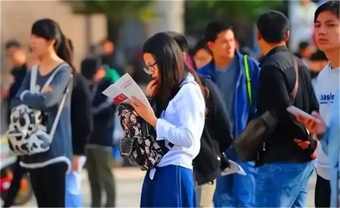 高考体检要注意!6个专业受限红线,别等录取才后悔-第2张图片-四季读书网 高考体检要注意!6个专业受限红线,别等录取才后悔-第2张图片-四季读书网