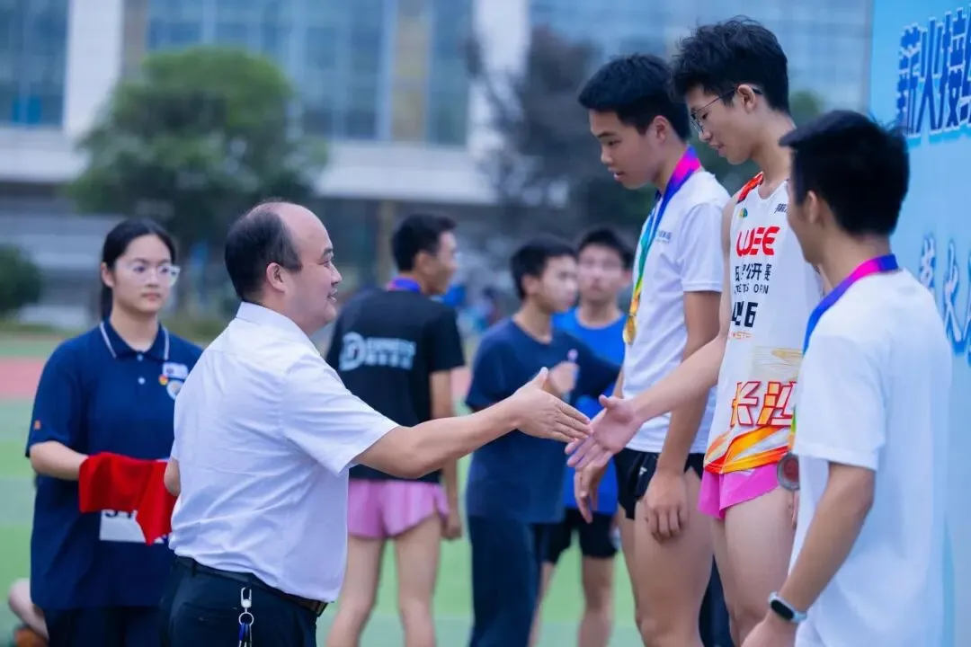 且趁长风起,少年竞锋芒 | 初三运动会精彩集锦-第97张图片-四季读书网 且趁长风起,少年竞锋芒 | 初三运动会精彩集锦-第97张图片-四季读书网