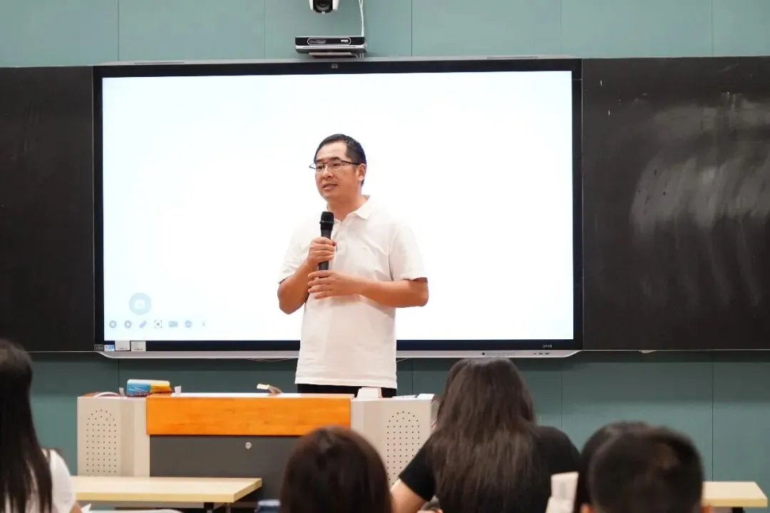 薪火传经验,聚力战中考|白云外国语中学开展初三中考备考经验交流活动-第2张图片-四季读书网 薪火传经验,聚力战中考|白云外国语中学开展初三中考备考经验交流活动-第2张图片-四季读书网