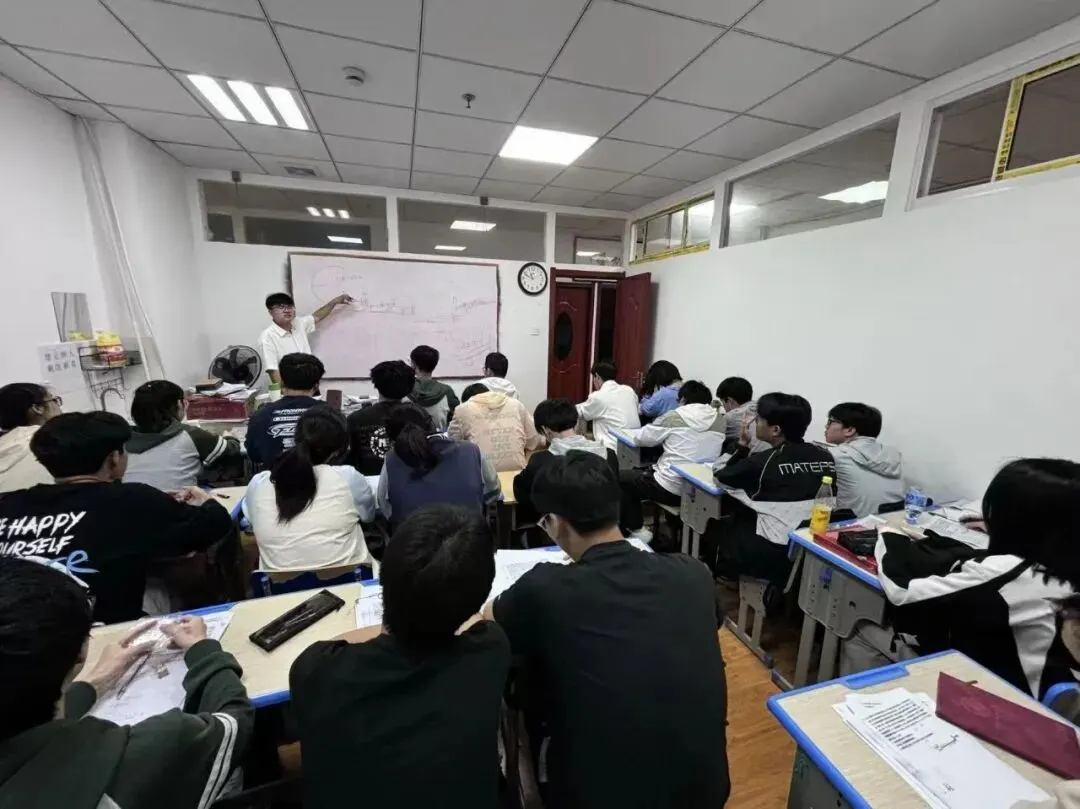 高考2027冲刺营&全托|育萃教育&毓秀自习室-第23张图片-四季读书网 高考2027冲刺营&全托|育萃教育&毓秀自习室-第23张图片-四季读书网