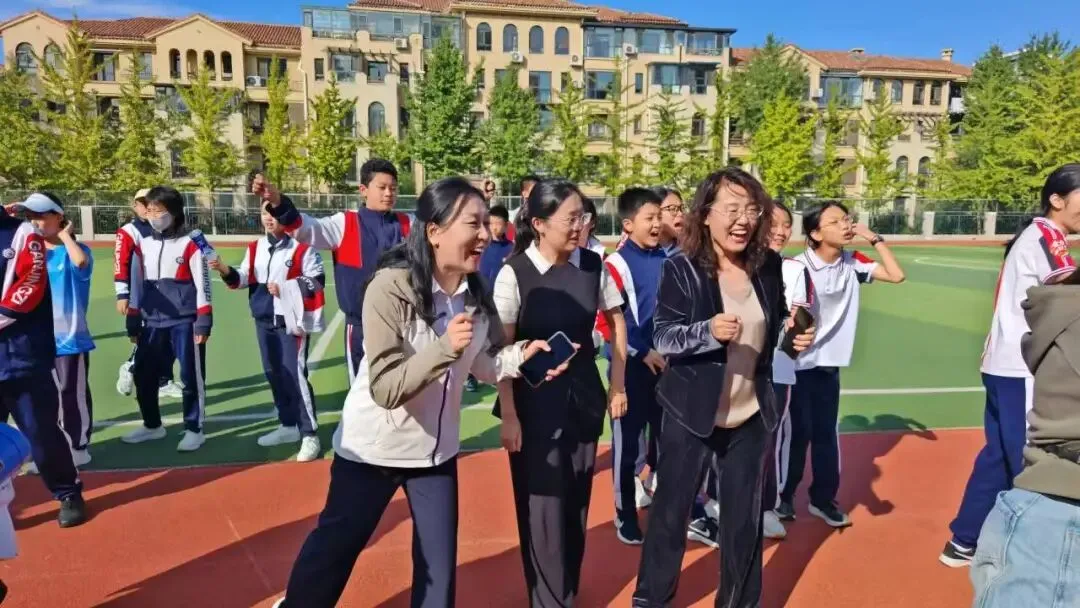 初二年级运动会掠影-第85张图片-四季读书网