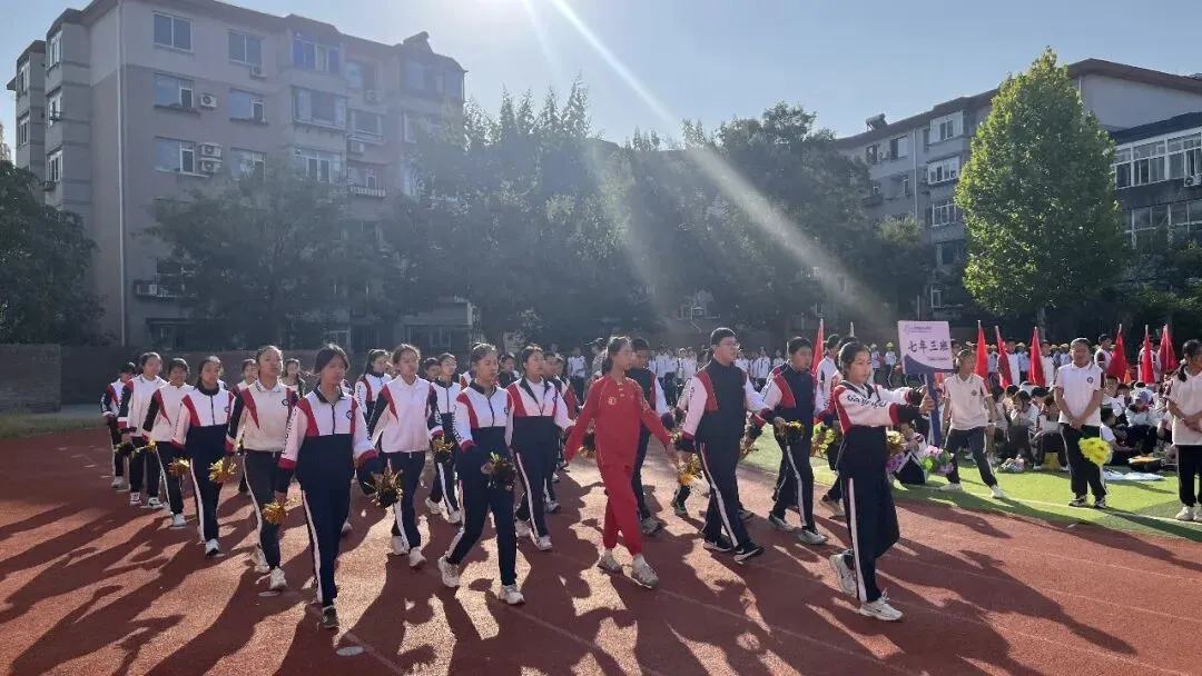 初一年级运动会掠影-第7张图片-四季读书网