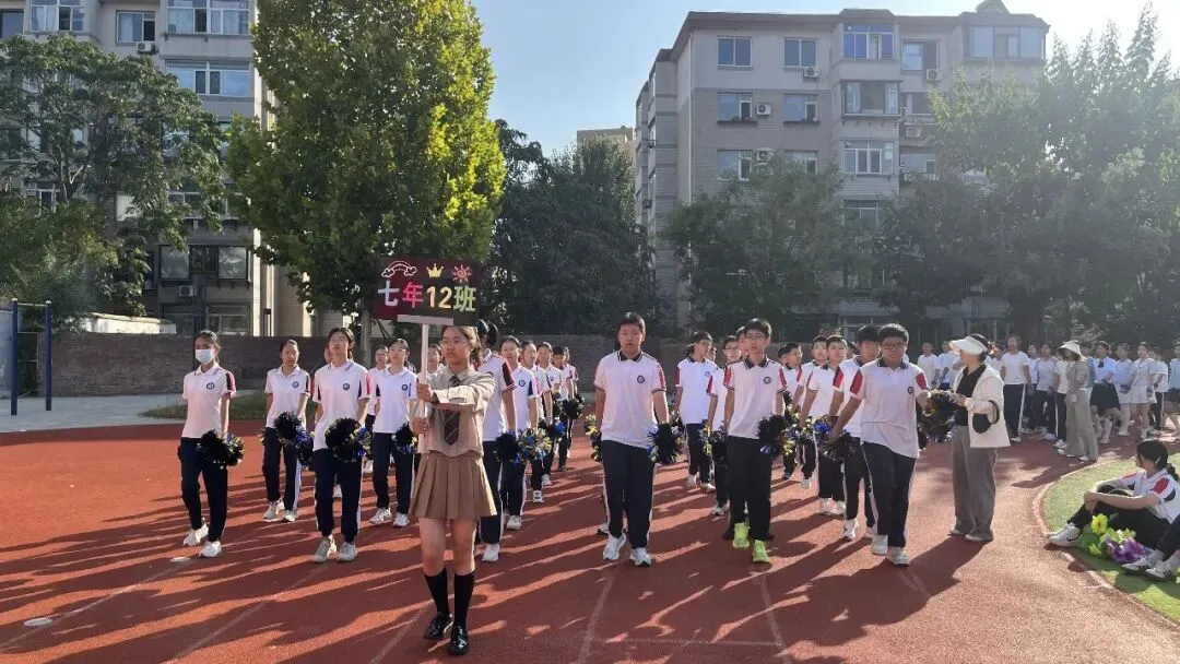 初一年级运动会掠影-第25张图片-四季读书网