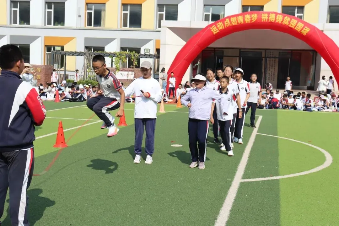 初一年级运动会掠影-第91张图片-四季读书网