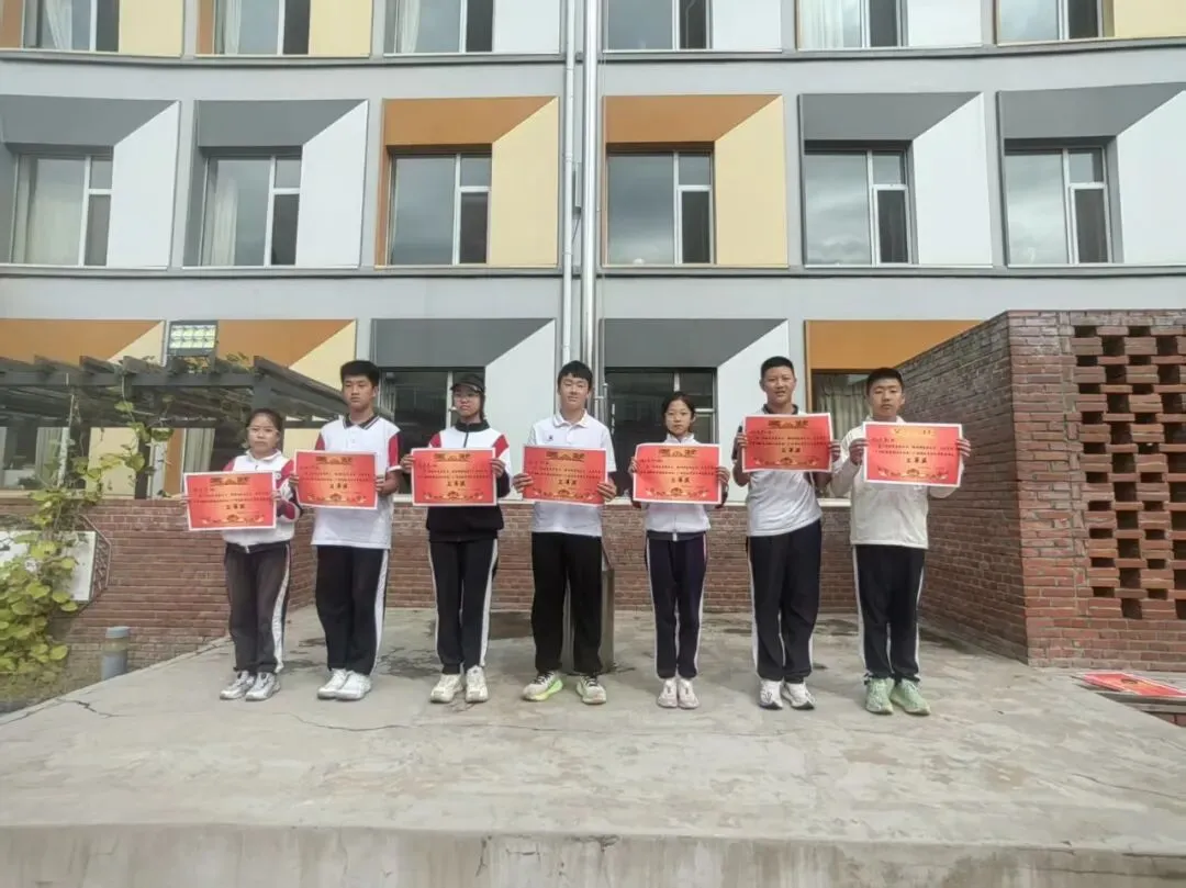 初一年级运动会掠影-第118张图片-四季读书网
