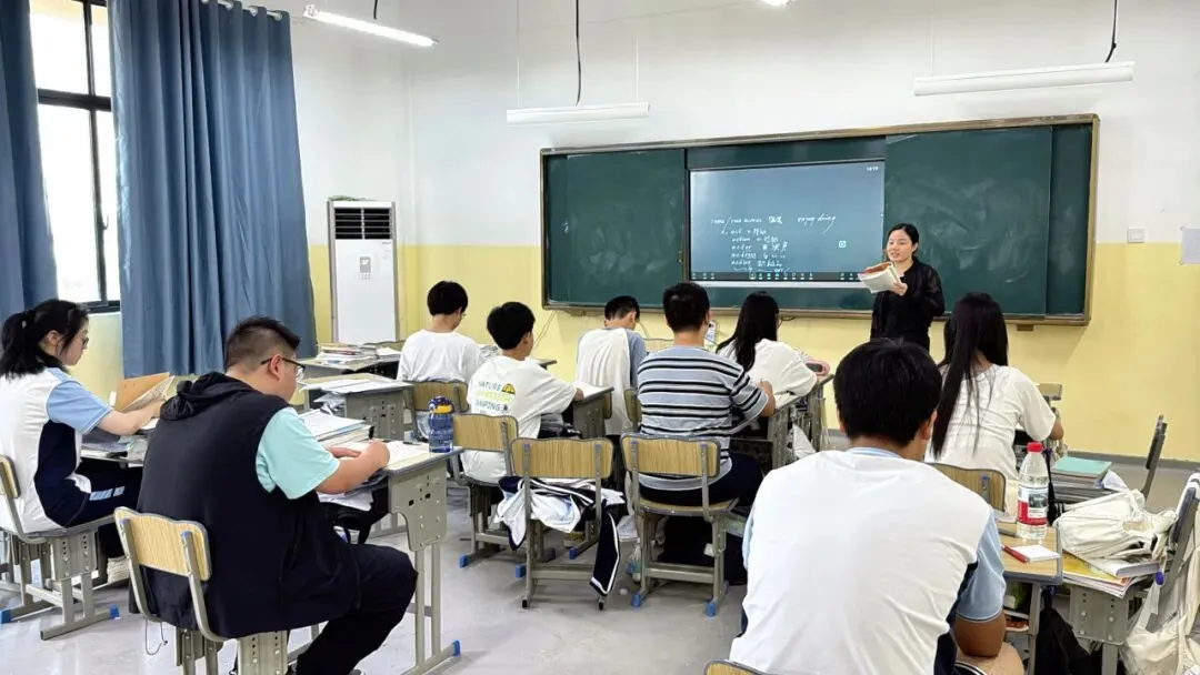 国庆假期将收官|初三没有真正假期!抓住尾巴看全封闭中考集训营-第2张图片-四季读书网