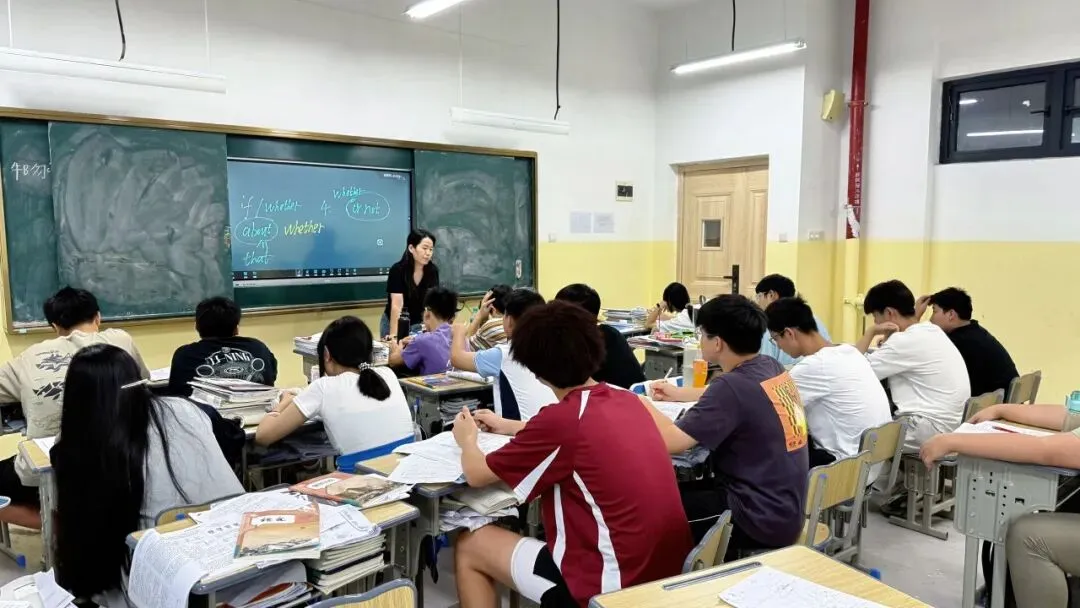 国庆假期将收官|初三没有真正假期!抓住尾巴看全封闭中考集训营-第3张图片-四季读书网