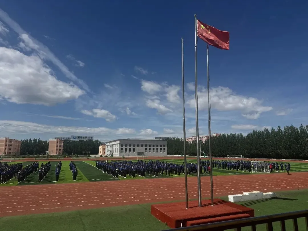 聚力初三 感恩相伴 逐梦未来——西乌珠穆沁旗第二初级中学举行“毕业季”主题升旗仪式-第5张图片-四季读书网