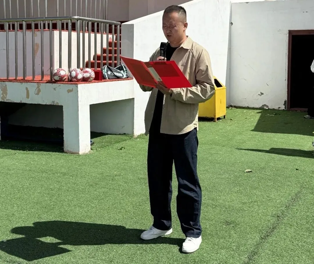 聚力初三 感恩相伴 逐梦未来——西乌珠穆沁旗第二初级中学举行“毕业季”主题升旗仪式-第6张图片-四季读书网