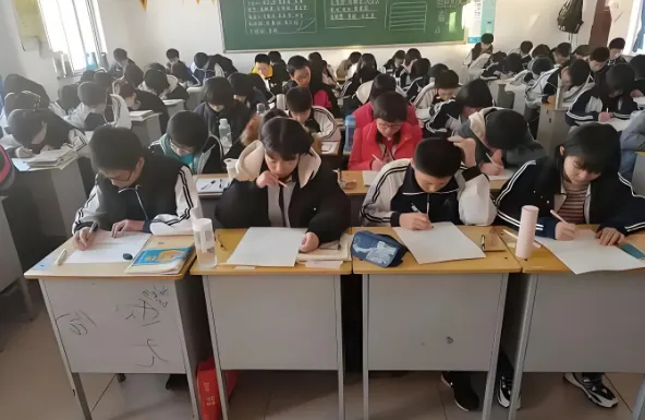 中考拉分“潜规则”曝光:死磕这两科,比埋头刷9科题,至少多考50分!-第1张图片-四季读书网