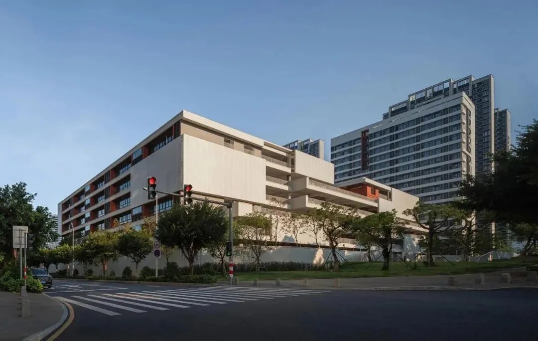岛内市直属科技中学1.8亿扩建,今年高考成绩也很优异!-第10张图片-四季读书网