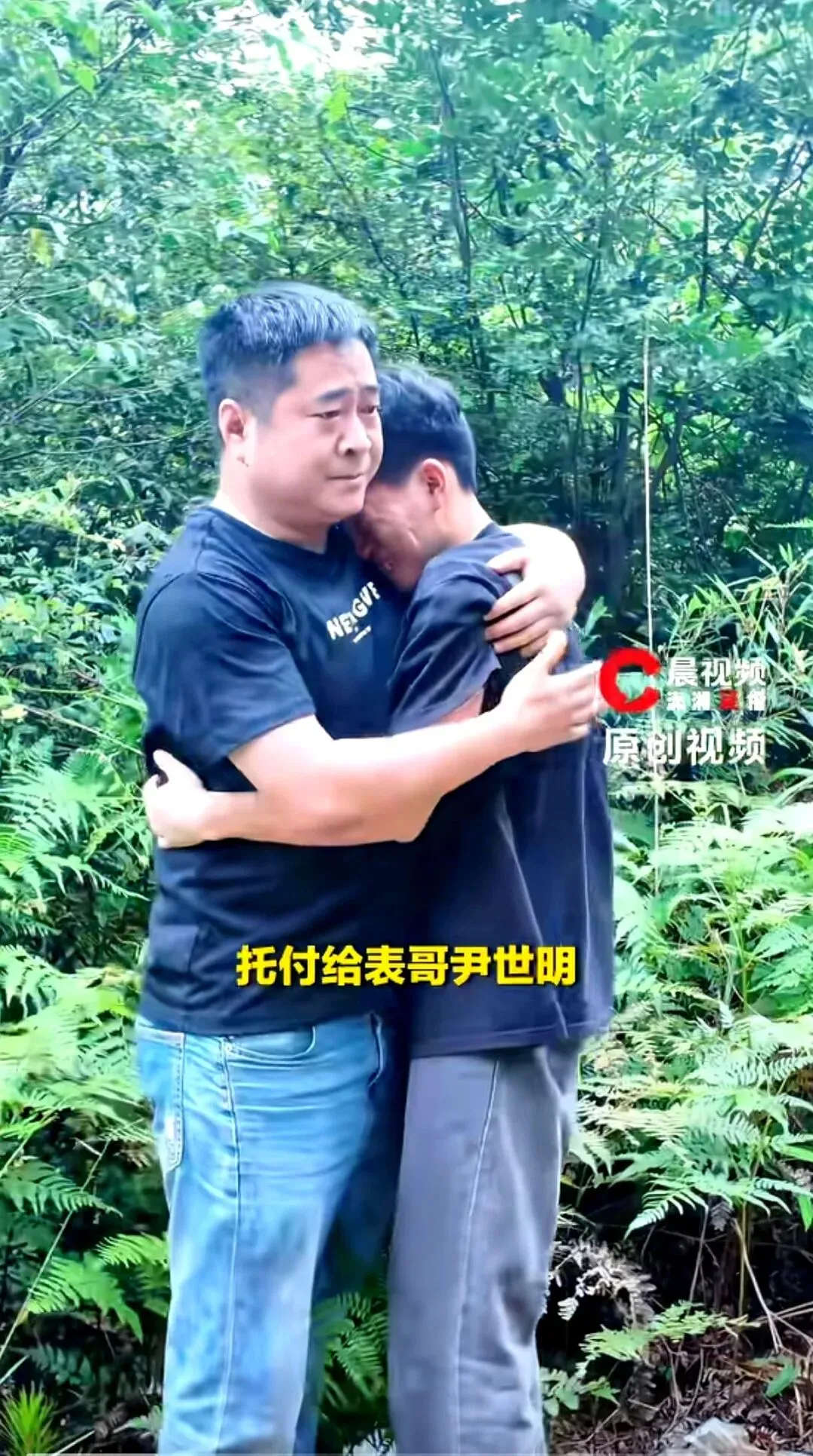 高考完的小伙在父母坟前向表哥下跪:哥,没有你哪有我们今天!-第2张图片-四季读书网