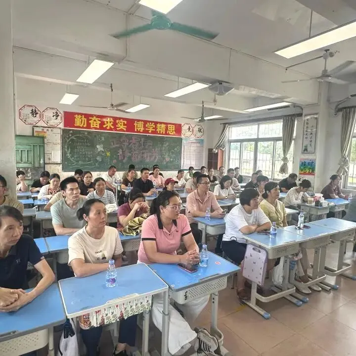 家校同心备中考,携手筑梦启征程——博罗县杨村中学召开2026年秋季学期九年级家长会-第18张图片-四季读书网