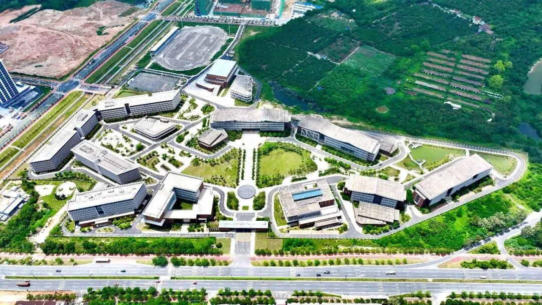 高考300分孩子的福音!董明珠任校长的技校开学 又一个“铁饭碗”来了-第4张图片-四季读书网