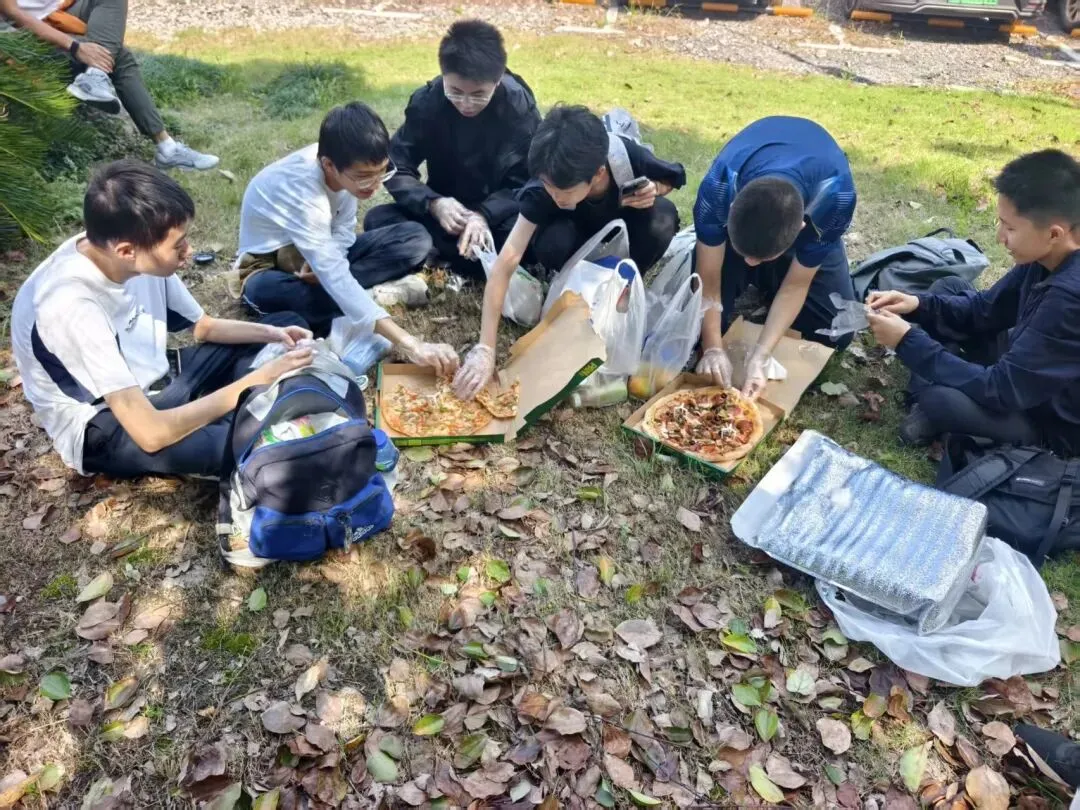 初三少年的一日放风:上午佘山登高,下午大湾烧烤-第3张图片-四季读书网 初三少年的一日放风:上午佘山登高,下午大湾烧烤-第3张图片-四季读书网