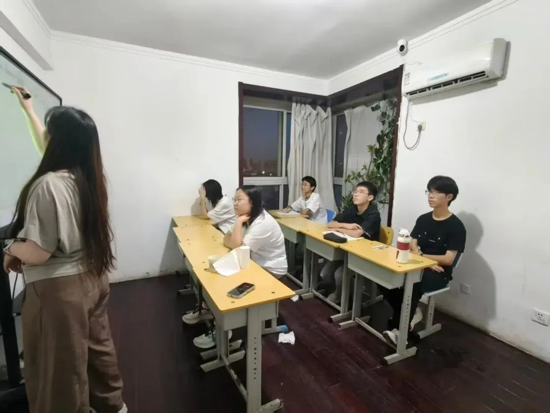 初三家长请看懂:孩子好好学英语,是为了人生有更多选择权-第1张图片-四季读书网