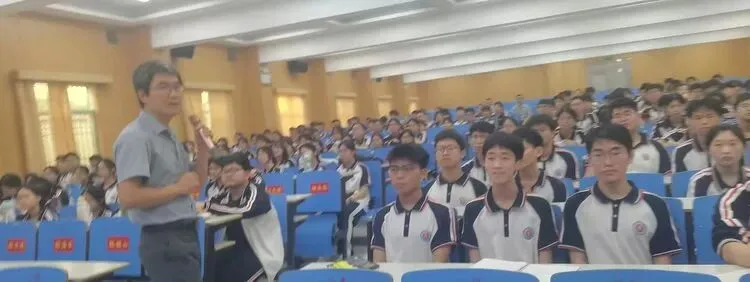 帮扶送教暖红城  精准把脉助高考——华南师大“新课标落地与高中教法学法改革”项目组赴红城中学开展帮扶活动-第2张图片-四季读书网