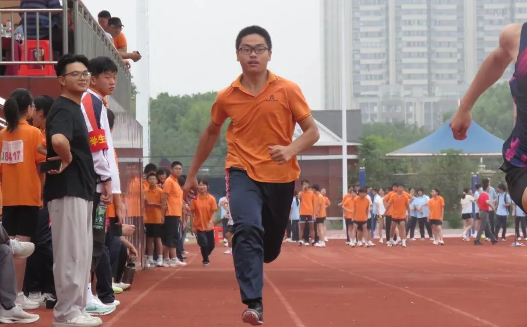 秋日赛场少年显锋芒 | 初三8班校运会全记录-第17张图片-四季读书网 秋日赛场少年显锋芒 | 初三8班校运会全记录-第17张图片-四季读书网