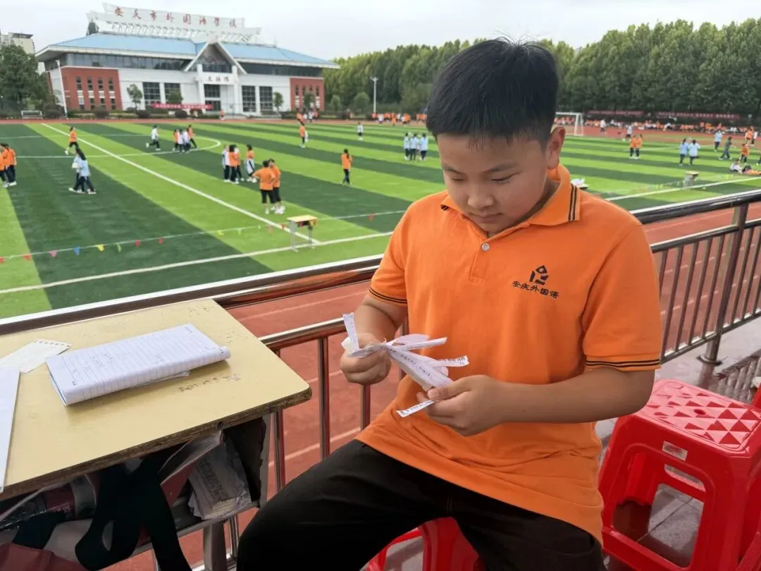 秋日赛场少年显锋芒 | 初三8班校运会全记录-第32张图片-四季读书网 秋日赛场少年显锋芒 | 初三8班校运会全记录-第32张图片-四季读书网