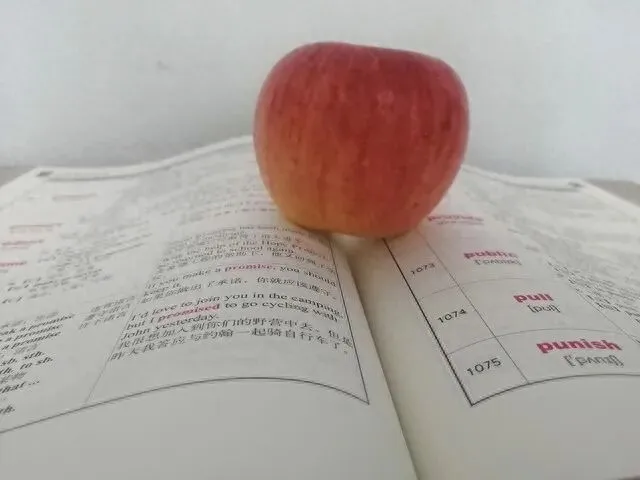 英语总课时降了,高考150分是不是也可以适当降一降?-第1张图片-四季读书网