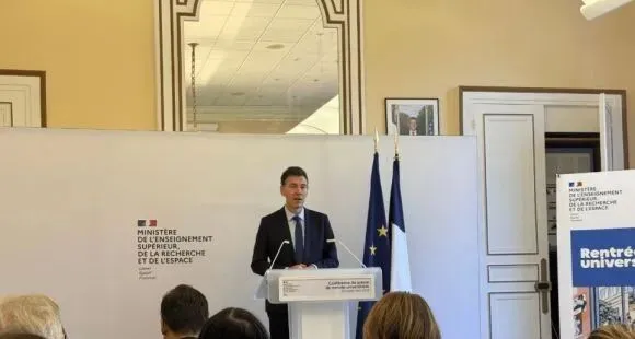 新政一览!1欧餐、高考选拔进入总统辩论、大学自主权...高等教育部长公布新学年重点议题!-第1张图片-四季读书网