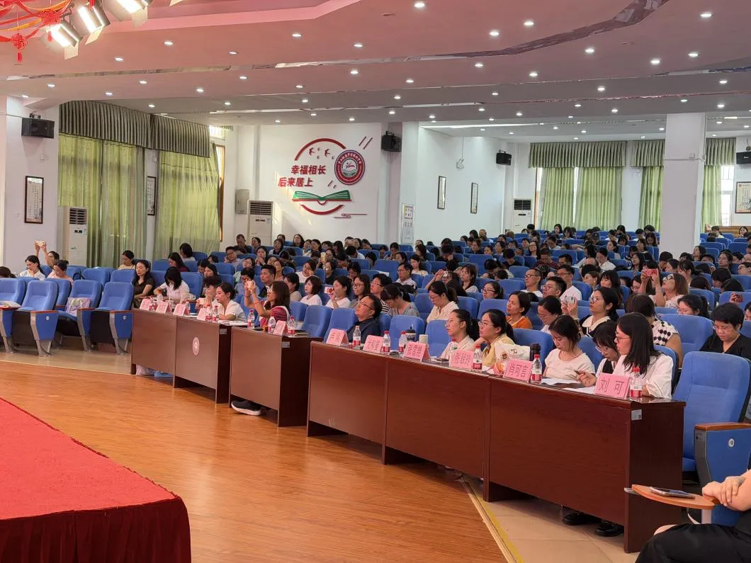 研析写作课堂,把脉中考方向——中山纪念中学浪网中学顺利承办市初中语文教研活动-第43张图片-四季读书网
